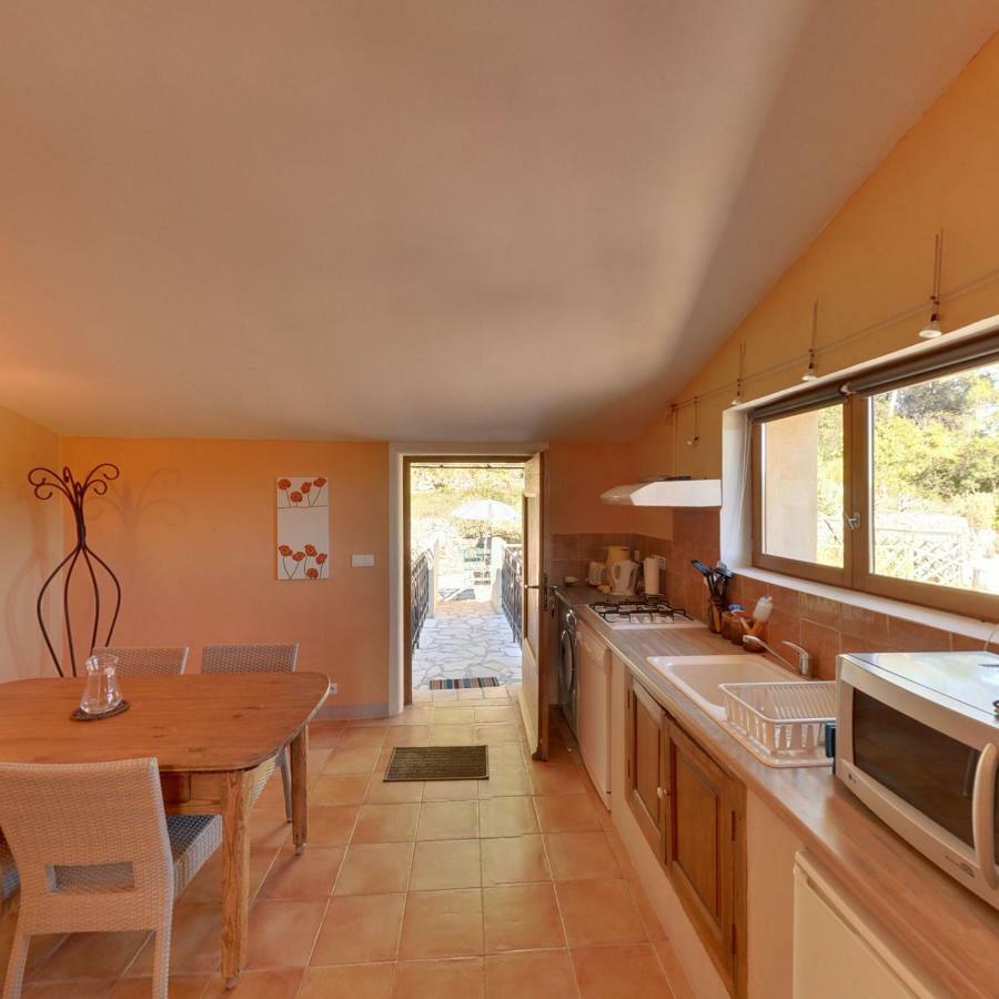Les Gites Du Lac - Appartements Montauroux Exterior photo